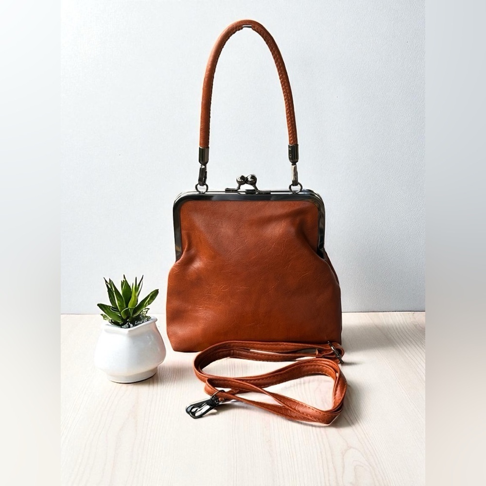 Elegant Faux Leather Vintage Style Handbag Cognac Crossbody Included Kiss Lock